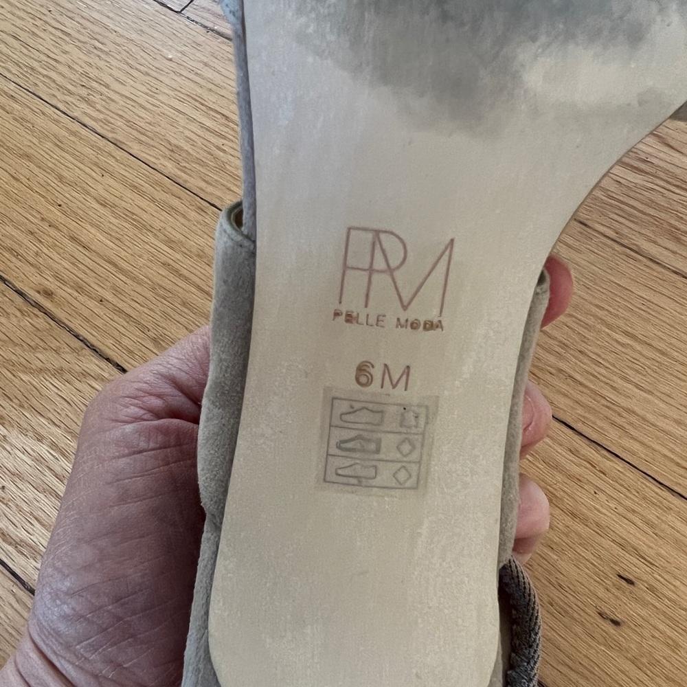 Pelle Moda size 6 heels - only worn twice. Leather is in perfect condition.